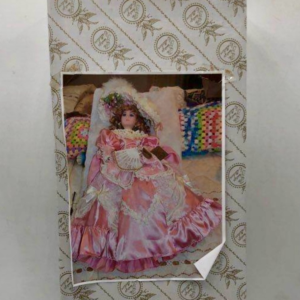 IOB The Prestige Collection " Geraldine" Doll! Rare!!